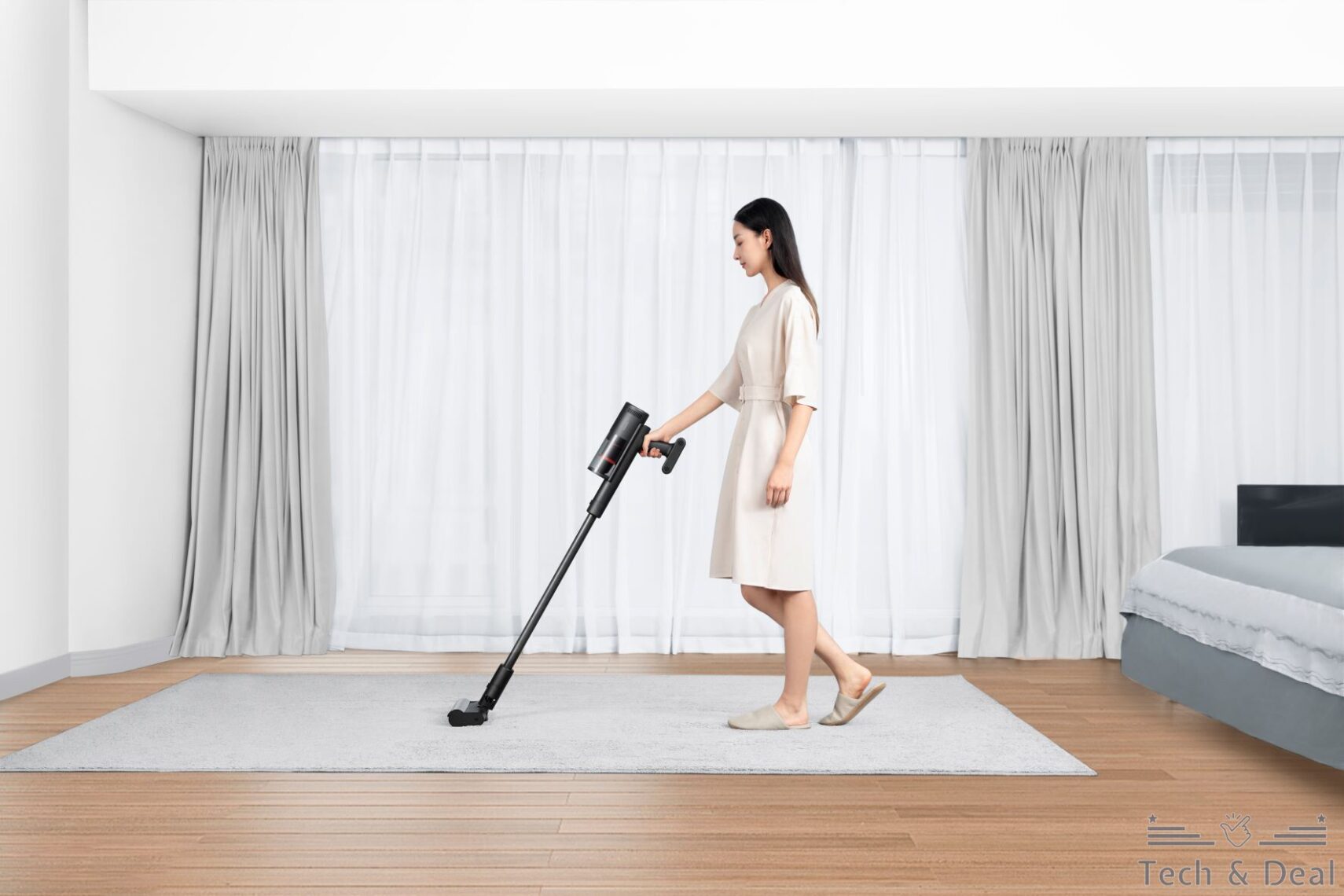 xiaomi ultralight vaccum lifestyle shot 4